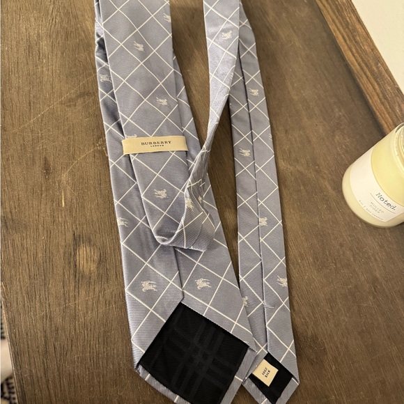 Burberry light blue Elegant men’s neck Tie - Picture 5 of 10